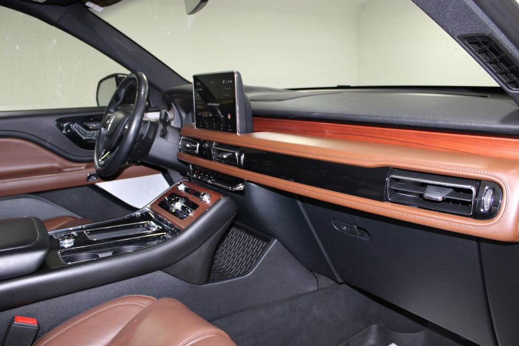 Used 2021 Lincoln Aviator Reserve w/ Equipment Group 201A AWD/4WD image 31