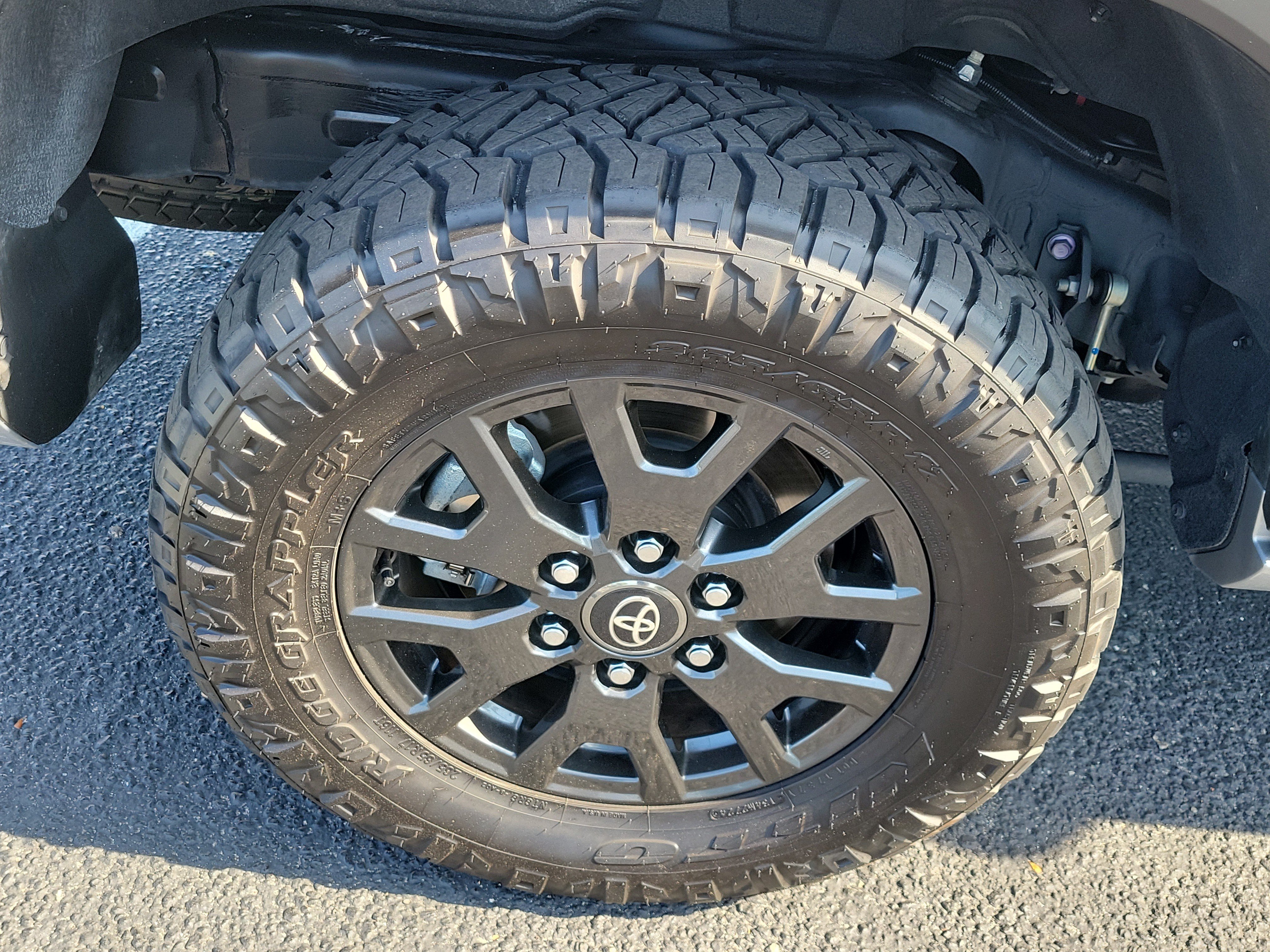 Used 2025 Toyota 4Runner SR5 AWD/4WD image 10