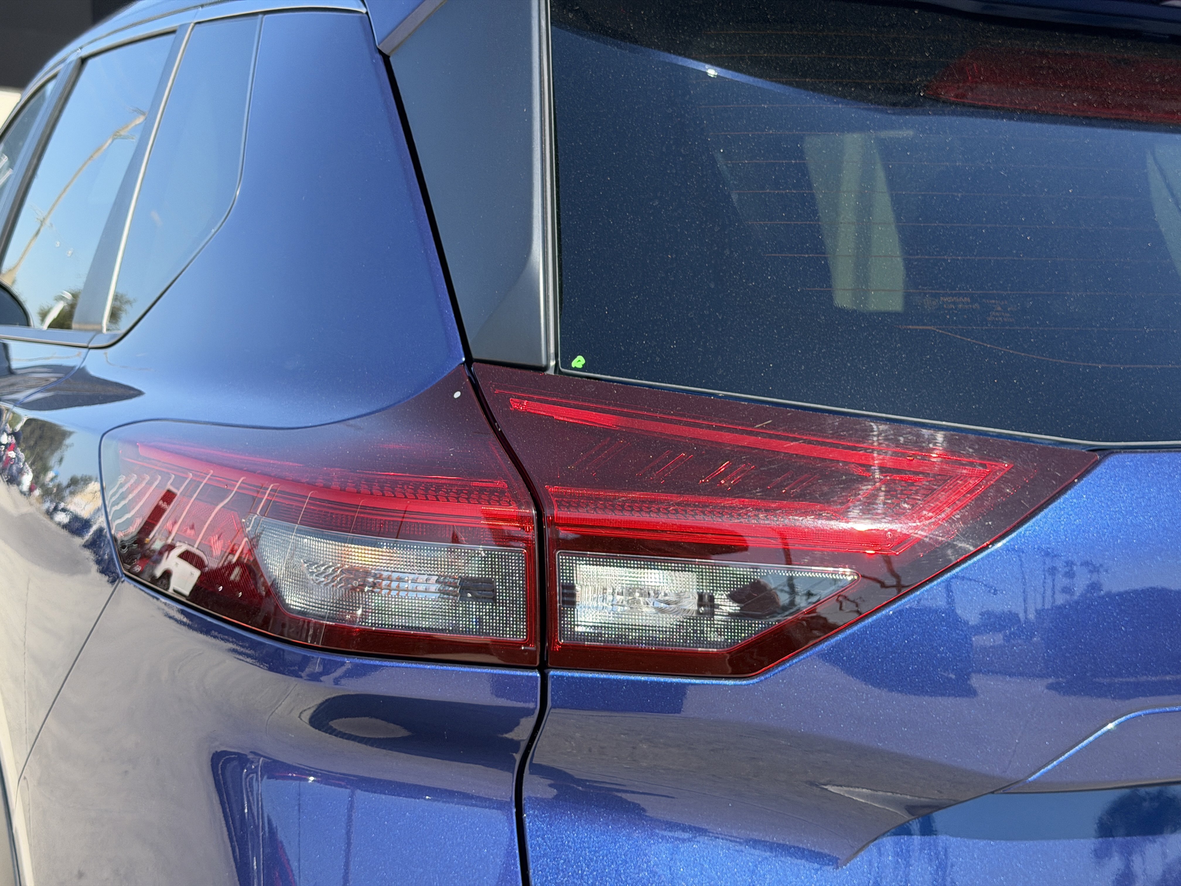 Used 2023 Nissan Rogue SV image 10