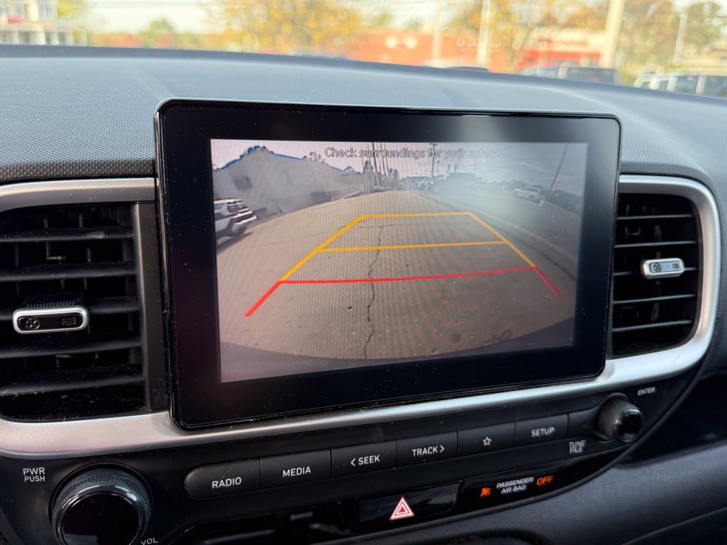 Used 2021 Hyundai Venue SE FWD image 20