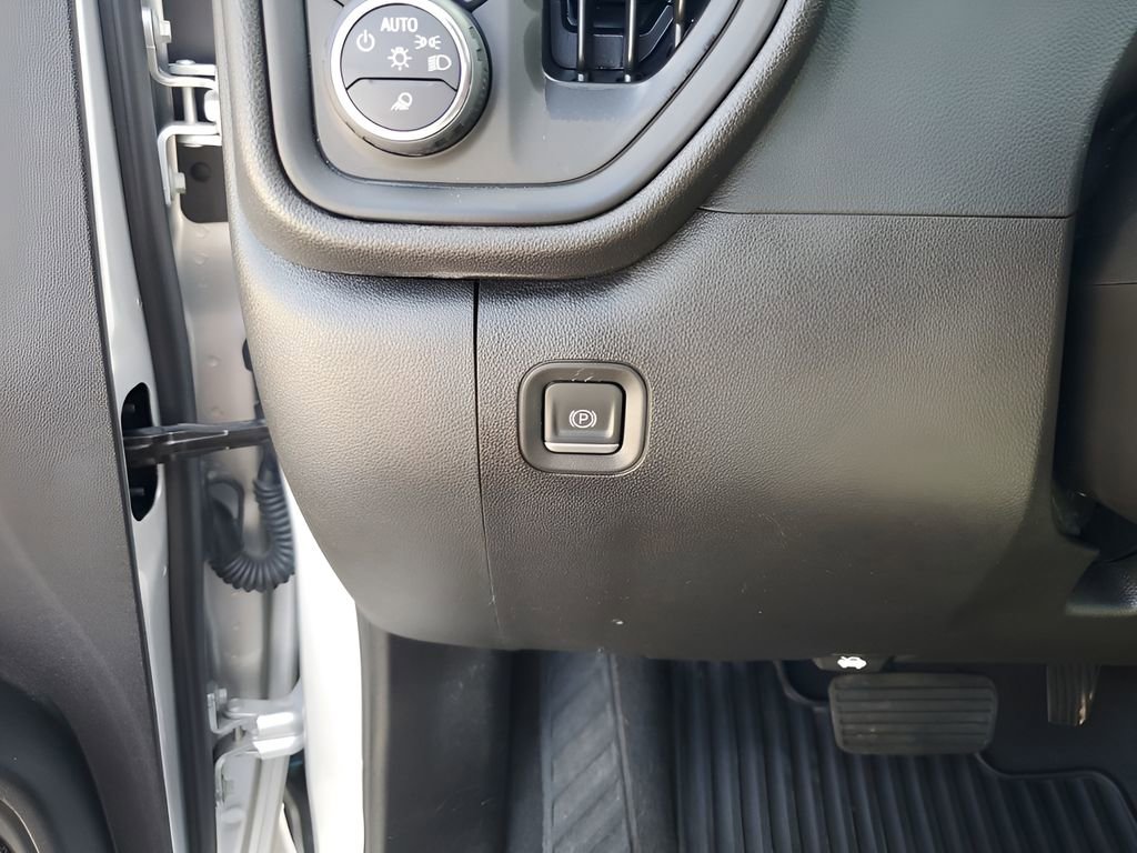 Used 2023 Chevrolet Silverado 2500 Custom w/ Custom Value Package image 32