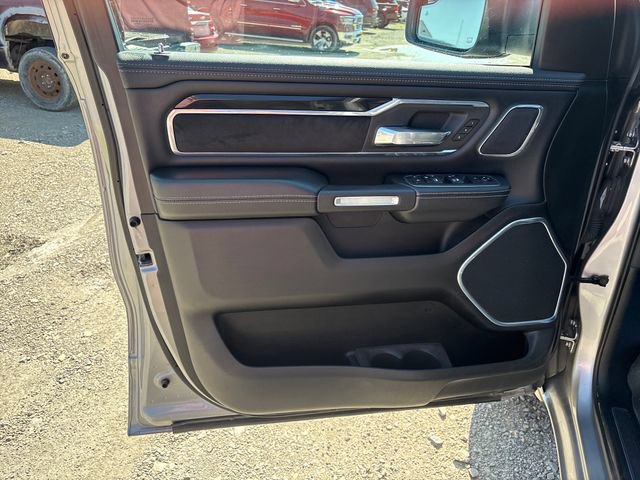 Used 2019 RAM 1500 Laramie AWD/4WD image 7