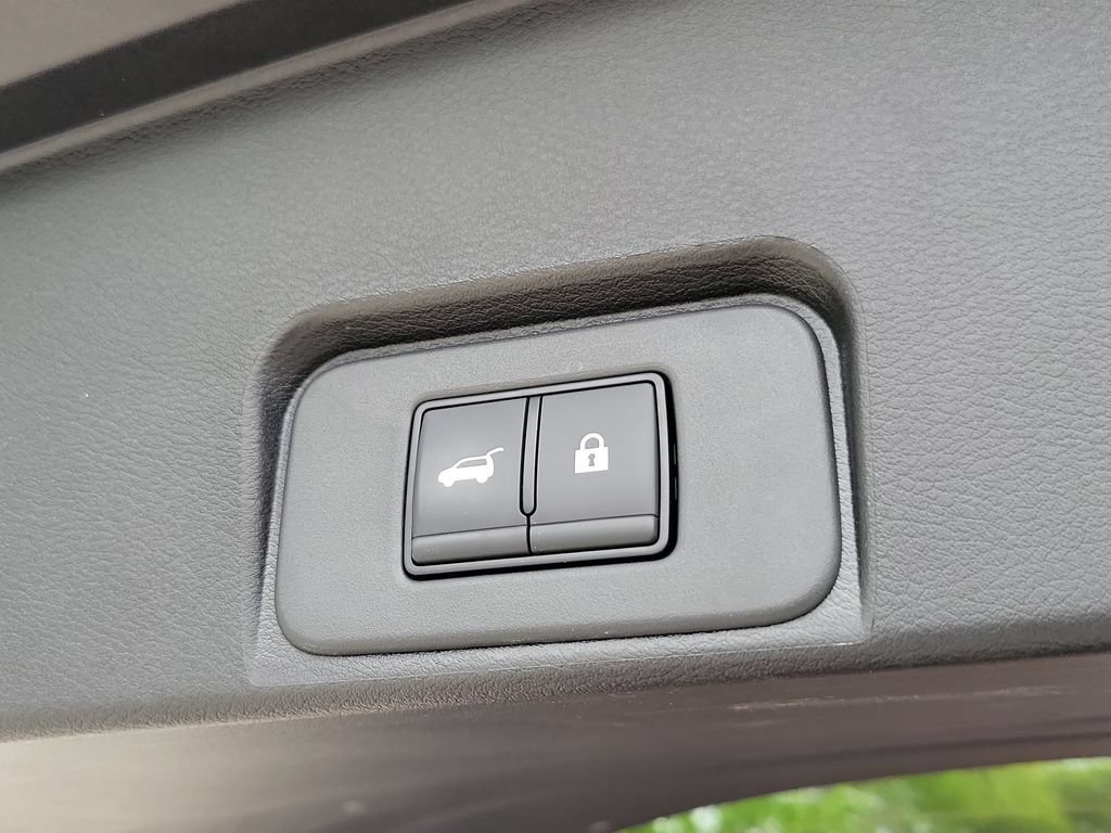 Used 2025 Nissan Rogue SV FWD image 8