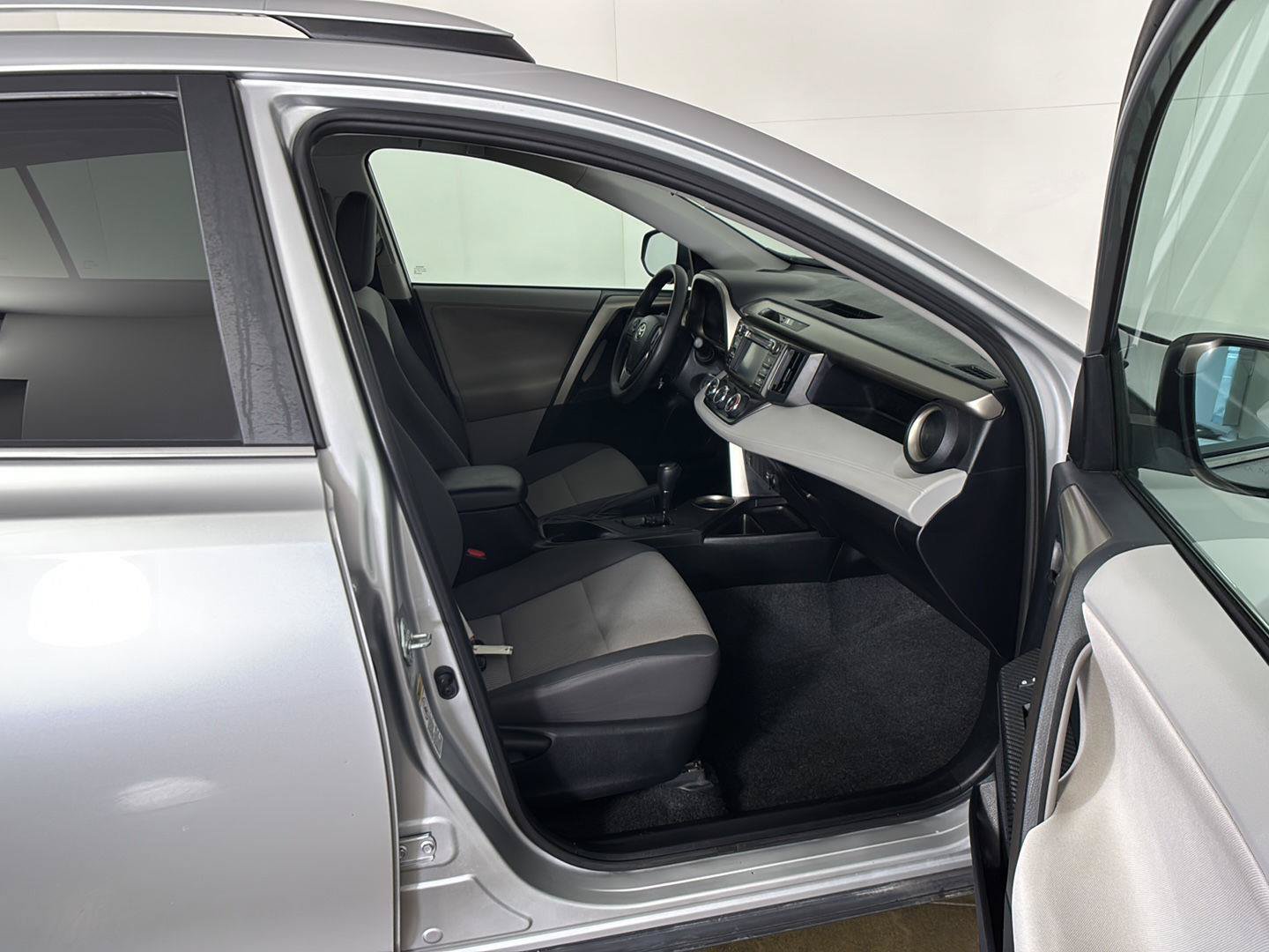 Used 2013 Toyota RAV4 LE AWD/4WD image 20