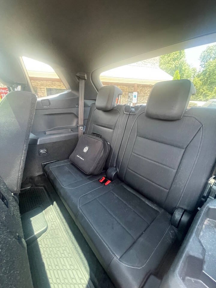 Used 2018 Volkswagen Tiguan SEL w/ R-Line Package FWD image 15