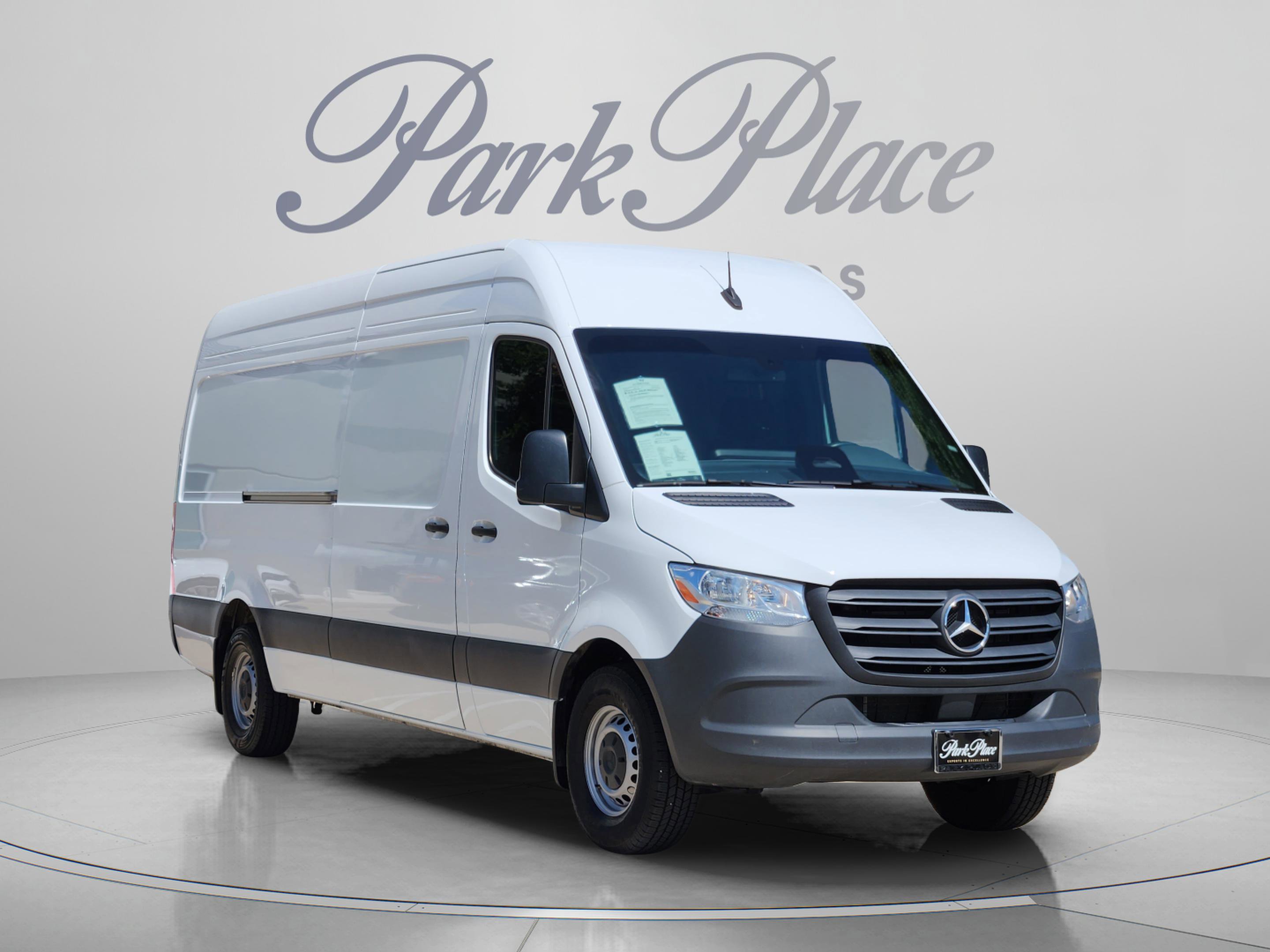 Used 2025 Mercedes-Benz Sprinter 2500 image 4