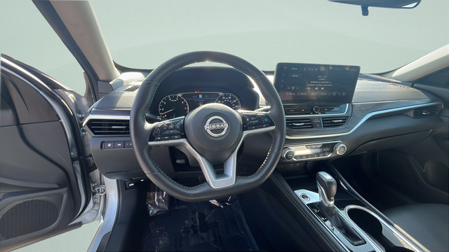 Used 2025 Nissan Altima 2.5 SL FWD image 13