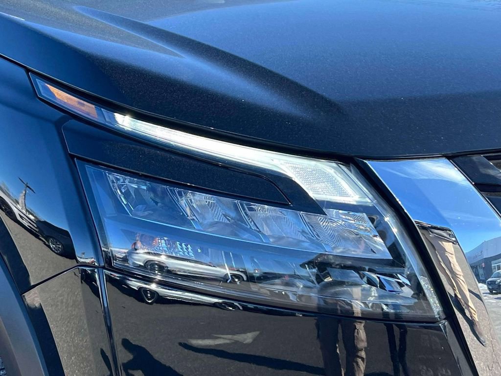 Certified 2025 Nissan Pathfinder Platinum image 10