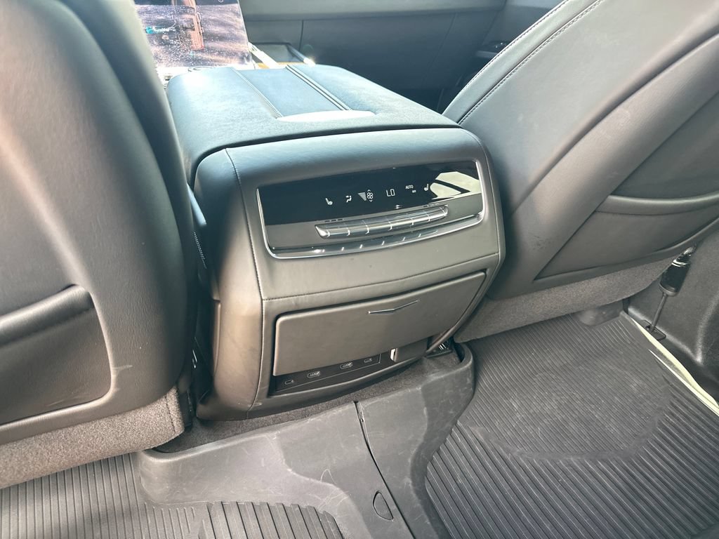 Used 2025 Cadillac Escalade Sport Platinum w/ LPO, ONYX Package RWD image 31