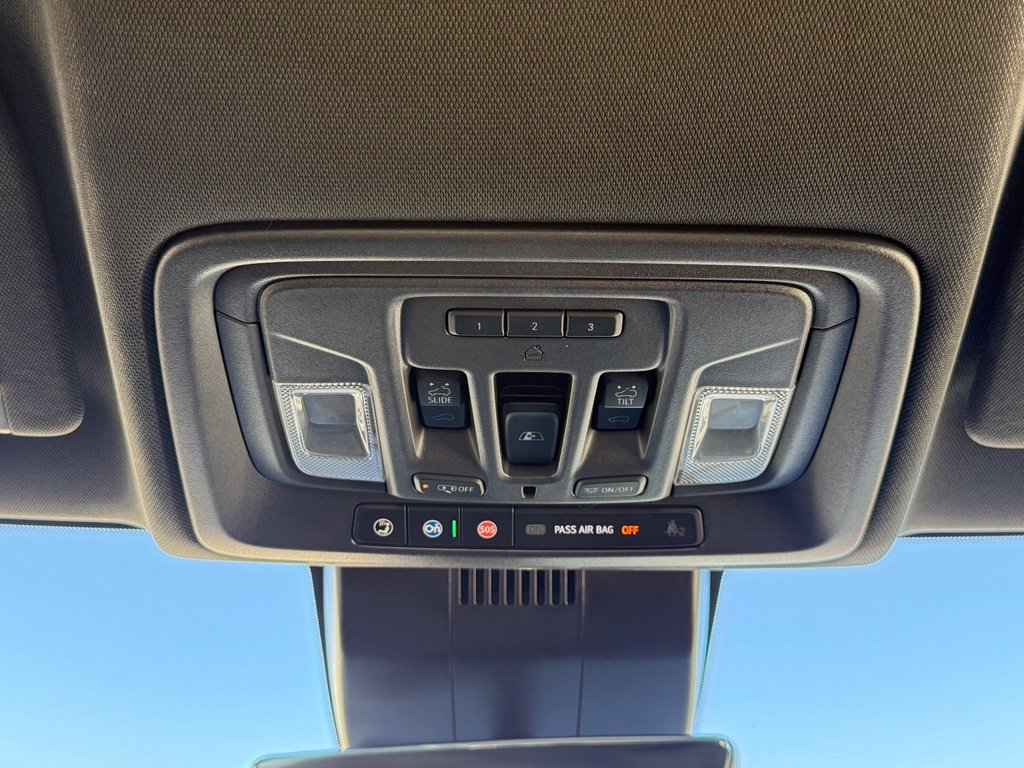 Used 2023 Chevrolet Silverado 1500 High Country w/ Technology Package AWD/4WD image 27
