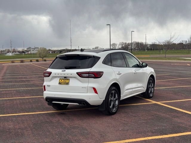 Used 2024 Ford Escape ST-Line w/ Tech Pack #1 AWD/4WD image 3