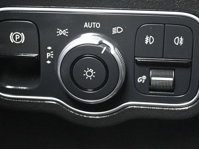 Used 2023 Mercedes-Benz GLA 250 4MATIC w/ Premium Package image 31