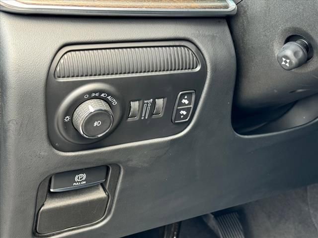 Used 2023 Jeep Grand Wagoneer L Series II image 11