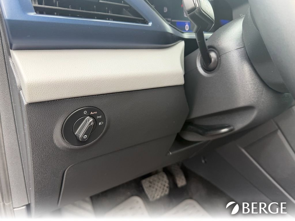 Used 2022 Volkswagen Taos SE FWD image 25