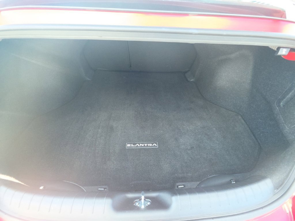 Used 2023 Hyundai Elantra Limited w/ Cargo Package FWD image 29