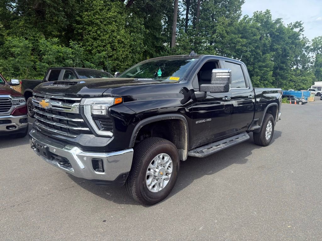 Used 2024 Chevrolet Silverado 2500 LTZ w/ LTZ Convenience Package AWD/4WD image 3