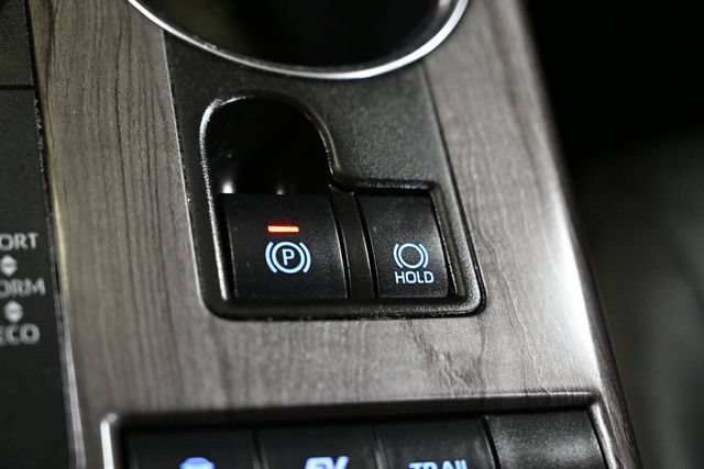 Used 2021 Toyota Highlander Limited AWD/4WD image 29