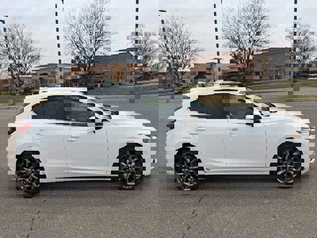 Used 2018 MAZDA MAZDA3 Grand Touring image 11