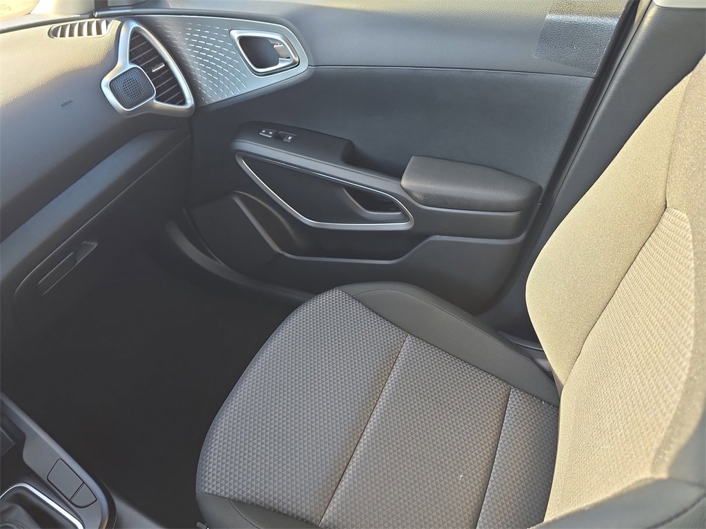 New 2025 Kia Soul LX image 17