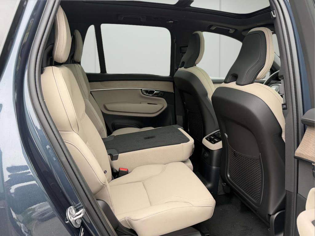 New 2026 Volvo XC90 T8 Plus w/ Protection Package Premier AWD/4WD image 12