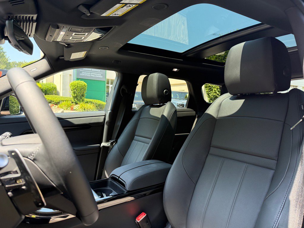Used 2025 Land Rover Range Rover Evoque Dynamic SE image 12