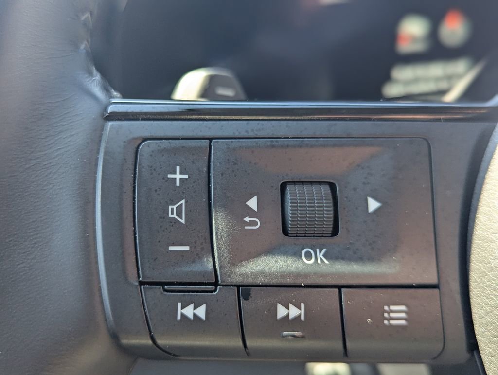 Used 2023 Nissan Pathfinder Platinum image 28