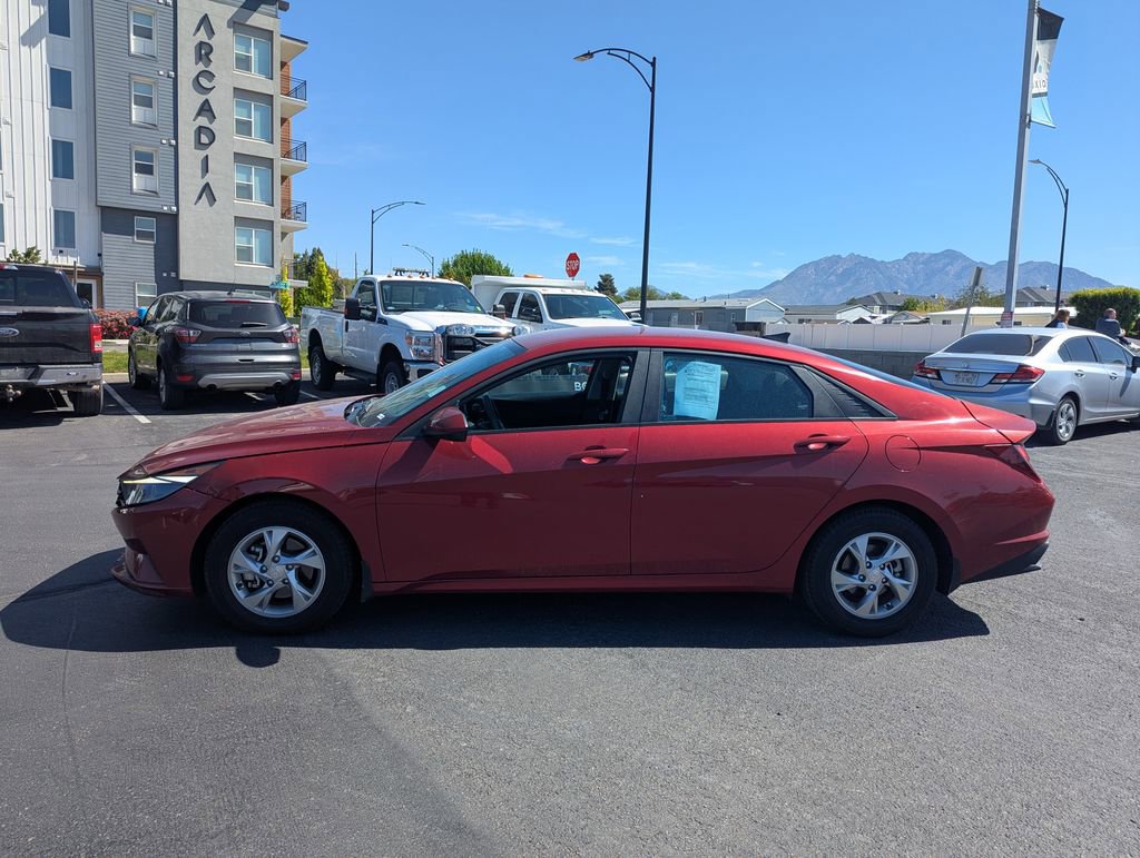 Used 2023 Hyundai Elantra SE FWD image 5