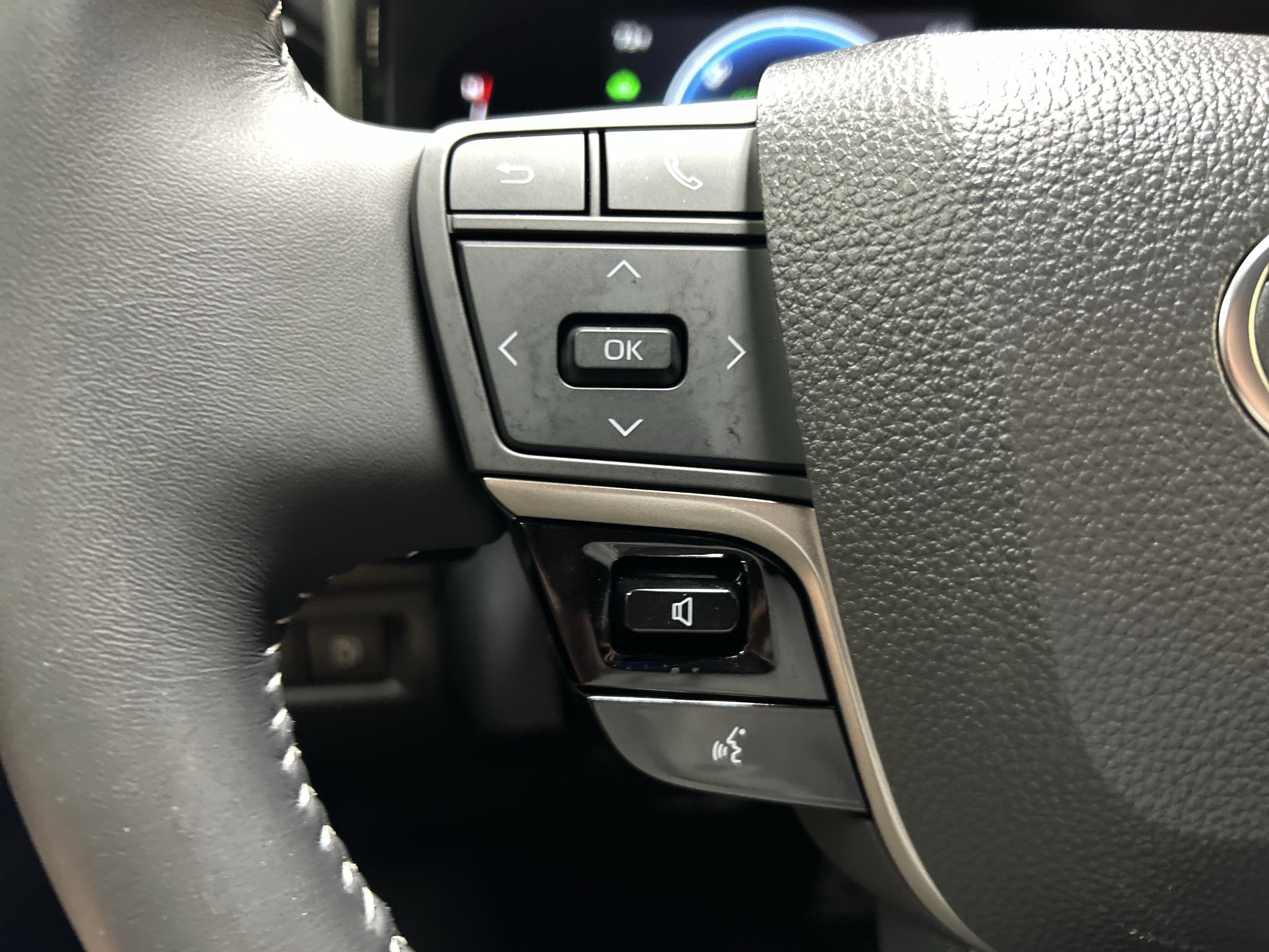 Used 2025 Toyota Camry SE w/ Convenience Package FWD image 19