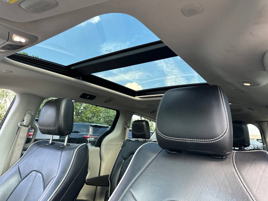 Used 2023 Chrysler Pacifica Limited FWD image 8