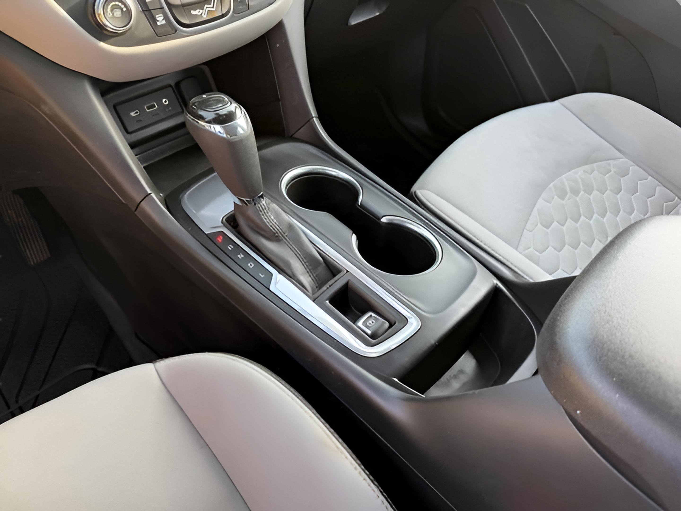 Used 2020 Chevrolet Equinox LS w/ LPO, Floor Liner Package image 24