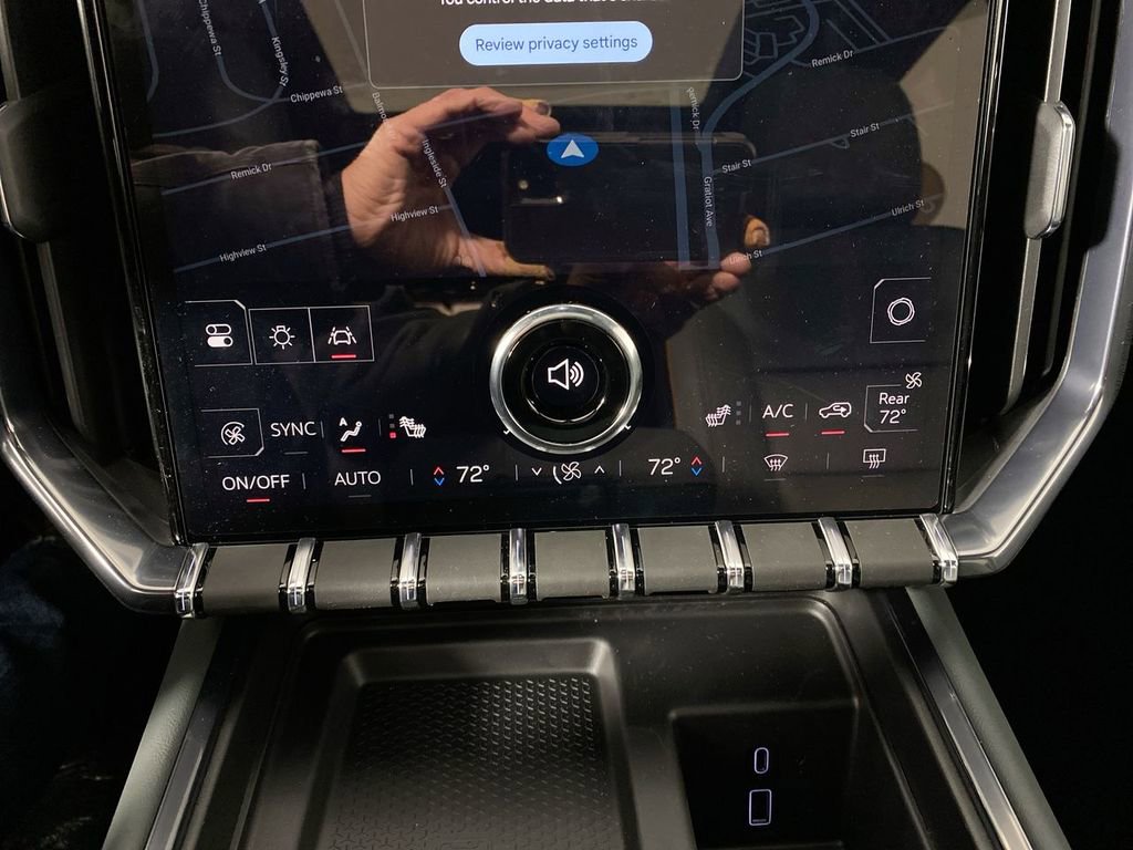 Used 2025 GMC Acadia AT4 w/ Luxury Package image 19