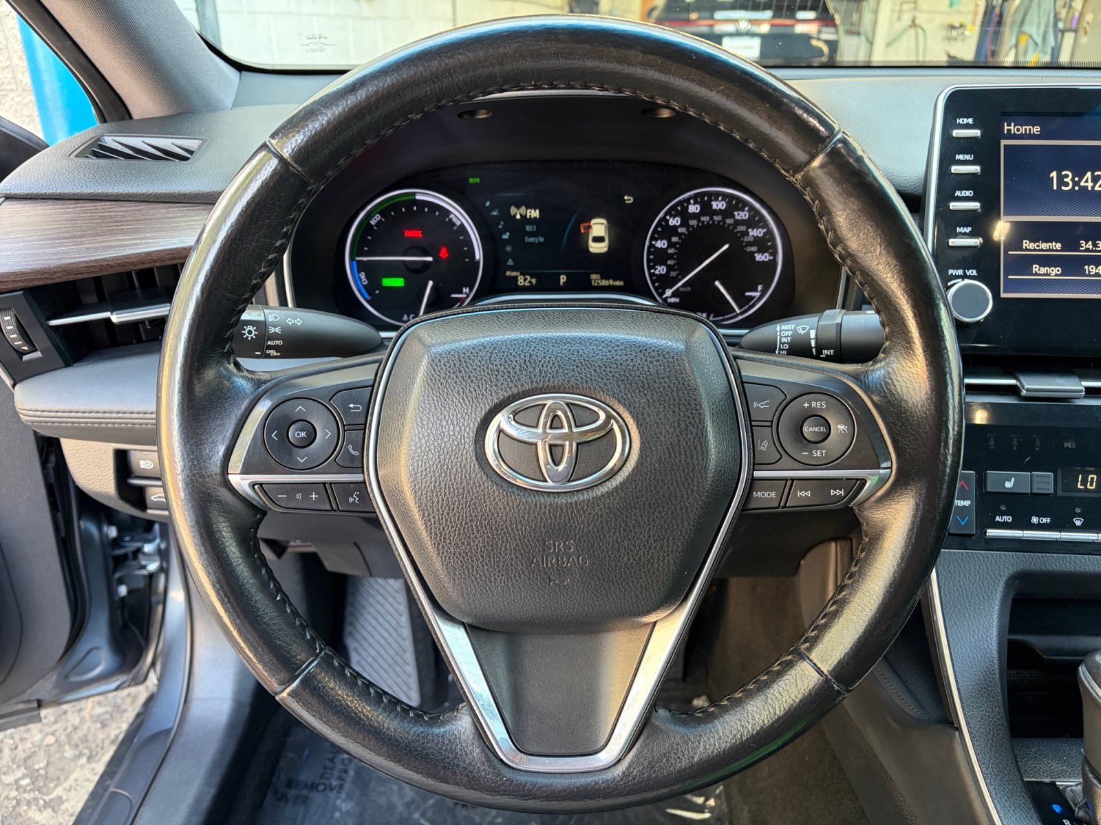 Used 2019 Toyota Avalon XLE w/ Moonroof Package FWD image 12