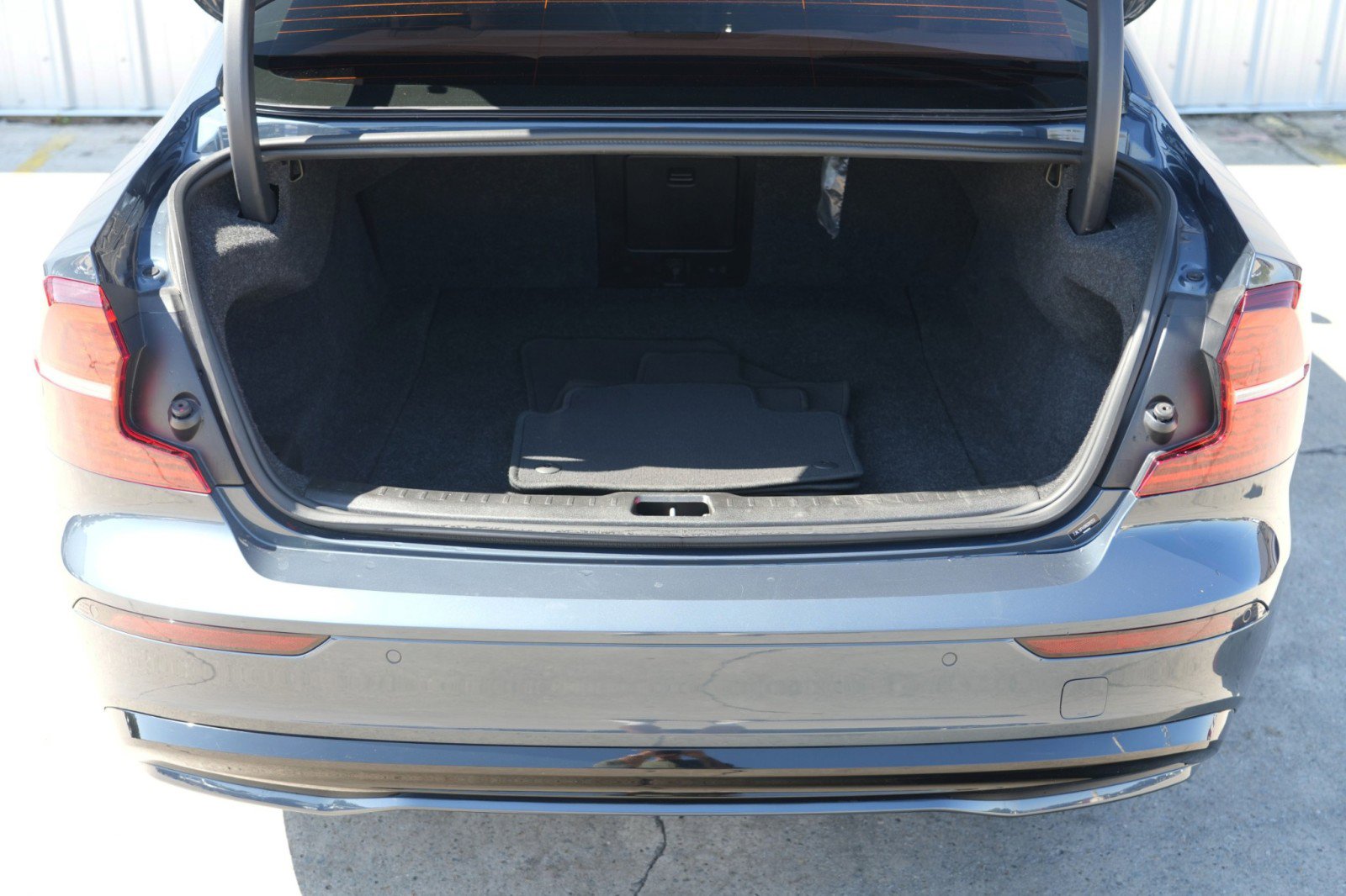 Used 2024 Volvo S60 B5 Core image 8
