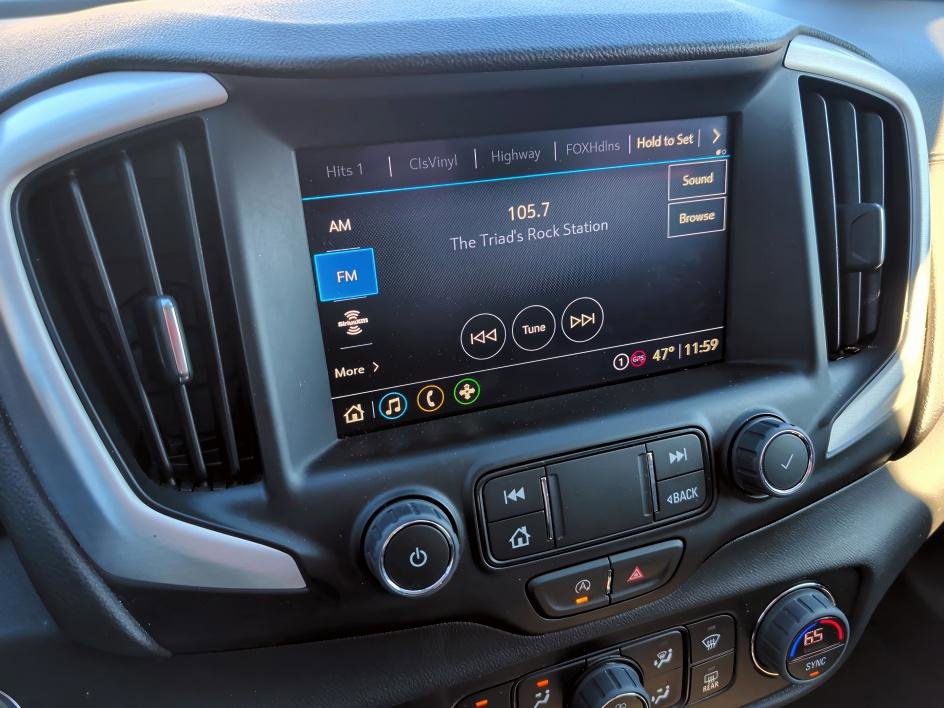 Used 2024 GMC Terrain SLT image 25