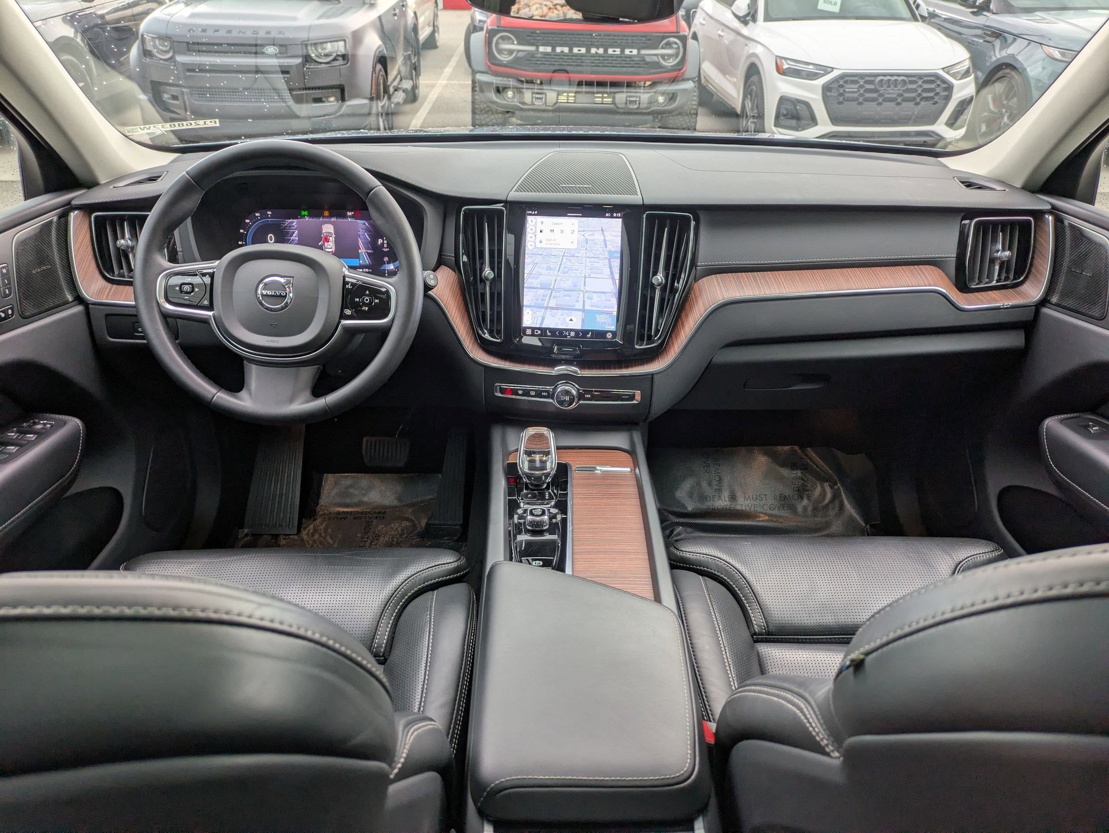 Certified 2023 Volvo XC60 B6 Ultimate w/ Protection Package Premier image 27