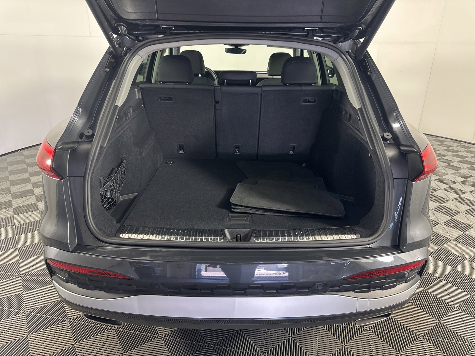 Certified 2025 Audi Q5 2.0T Premium Plus w/ Premium Plus image 22