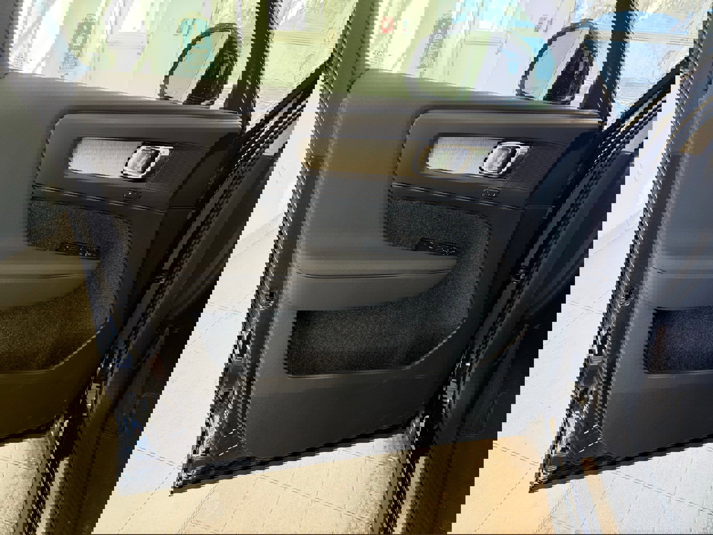 Certified 2025 Volvo XC40 B5 Core w/ Protection Package Premier image 17