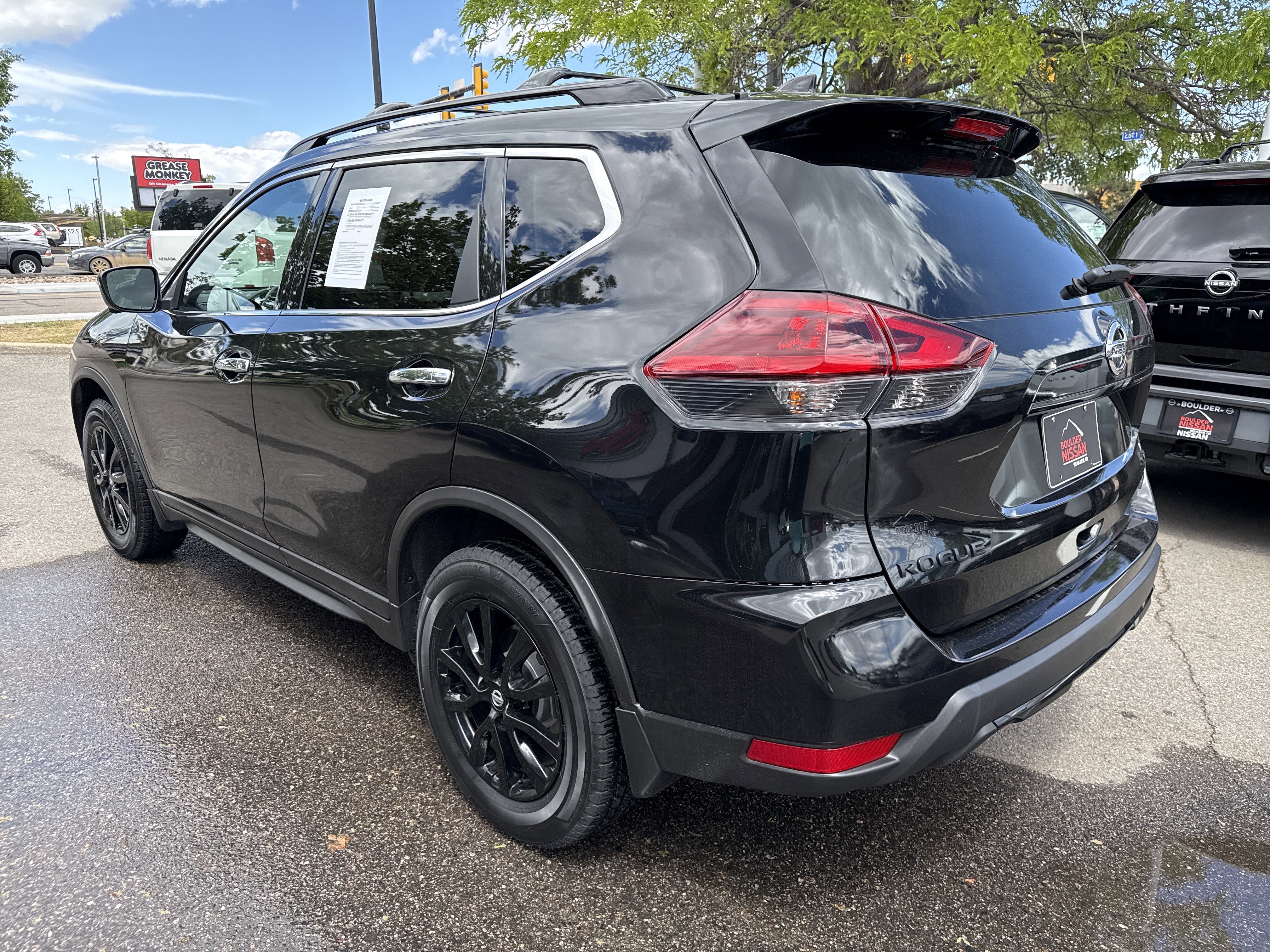 Used 2018 Nissan Rogue SV w/ Premium Package AWD/4WD image 5