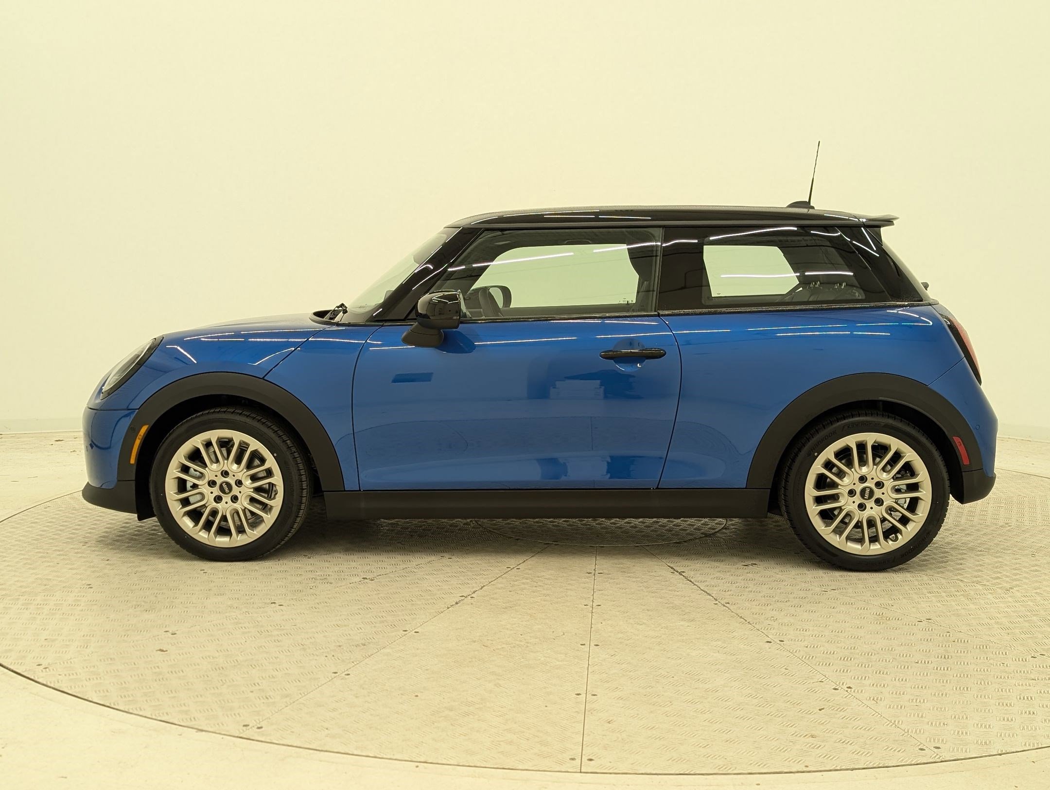 New 2026 MINI Cooper S image 2