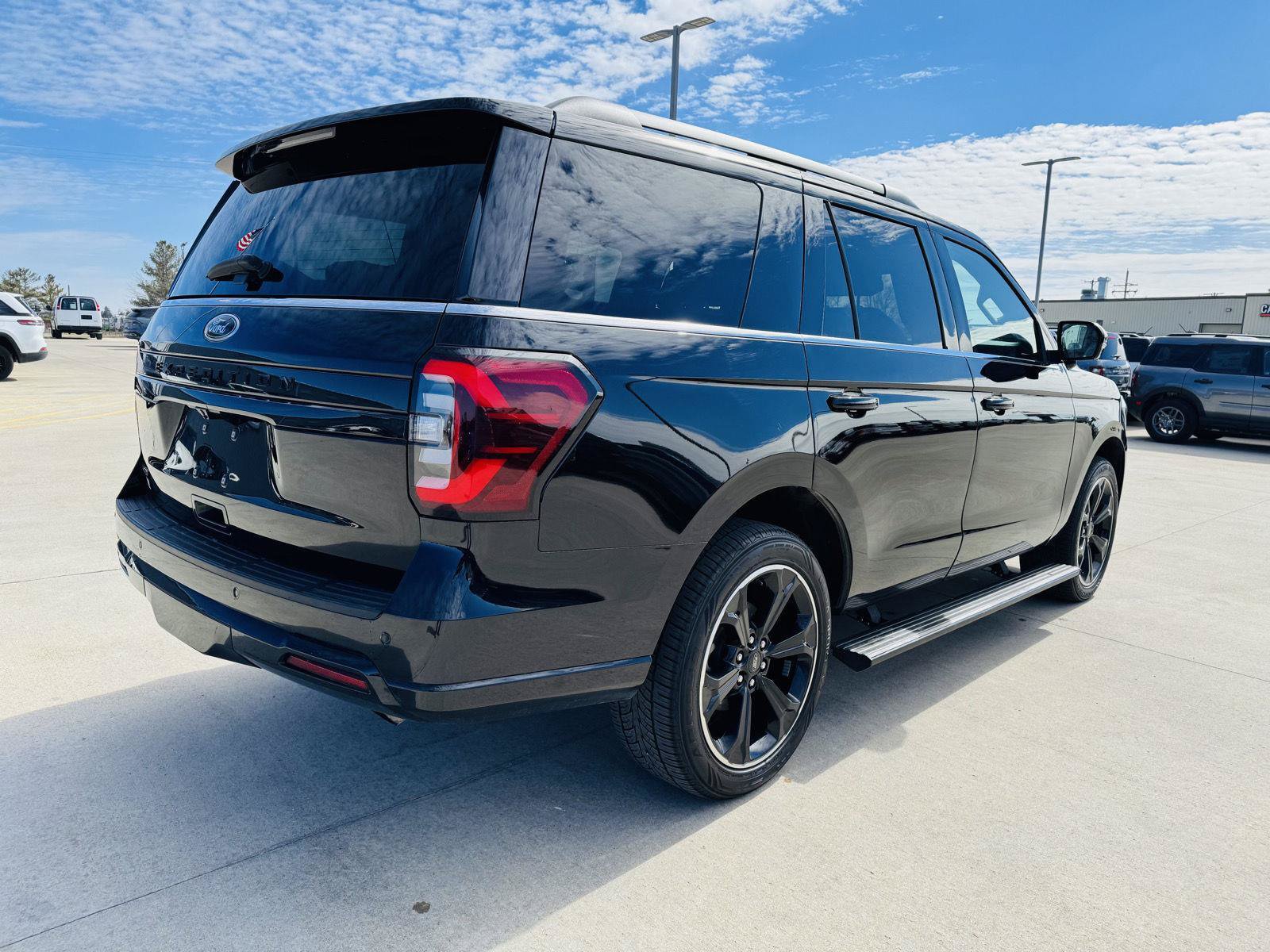 Used 2023 Ford Expedition Limited AWD/4WD image 52