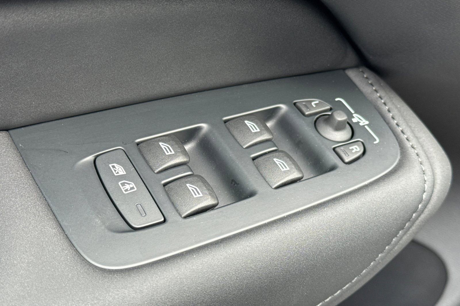 Certified 2026 Volvo XC60 B5 Plus w/ Climate Package PRO image 11
