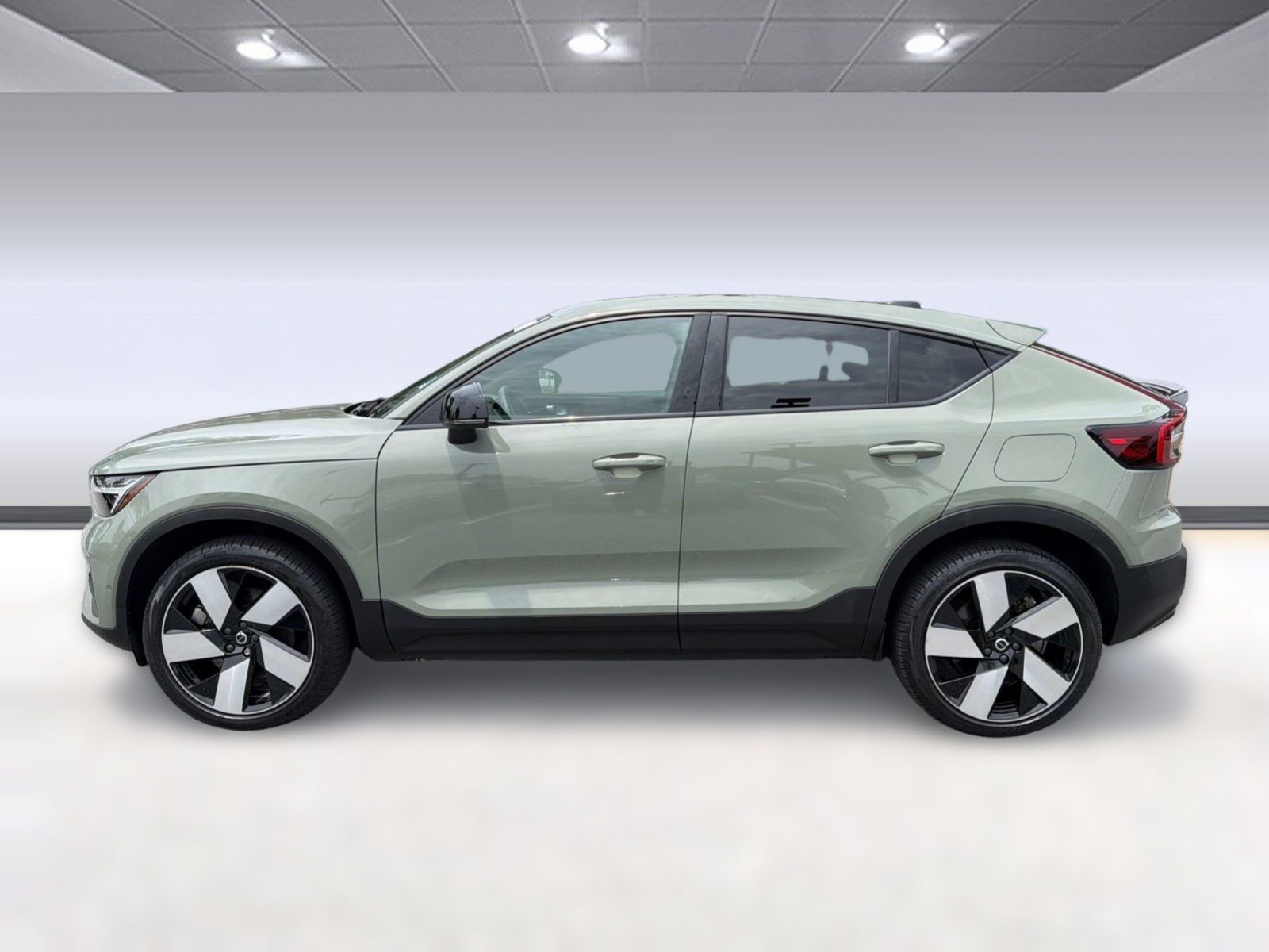 Used 2023 Volvo C40 P8 Recharge Ultimate AWD/4WD image 2