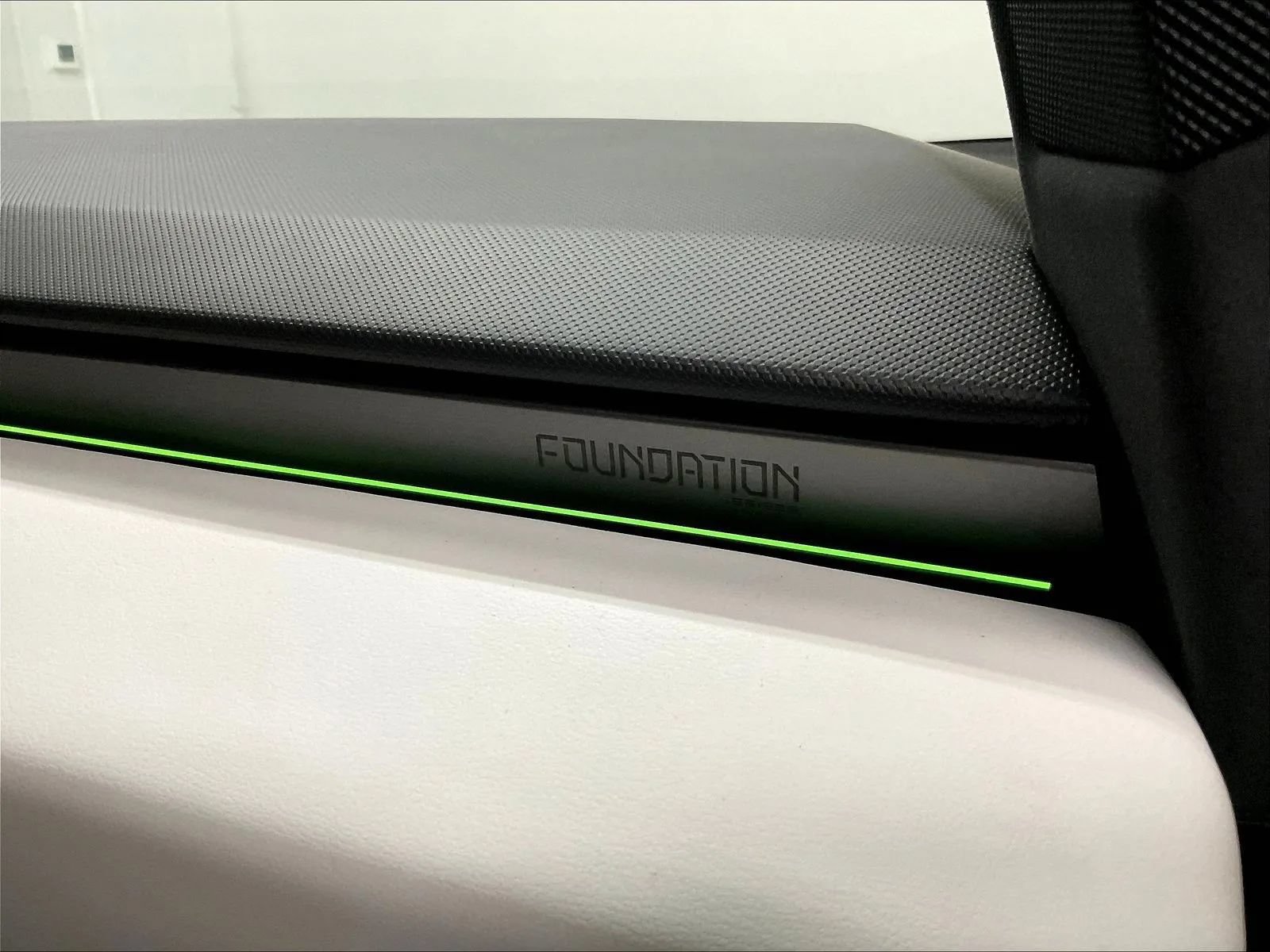 Used 2024 Tesla Cybertruck AWD Crew Cab image 32