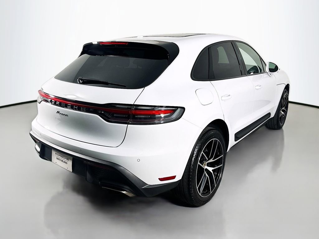 Certified 2025 Porsche Macan image 9