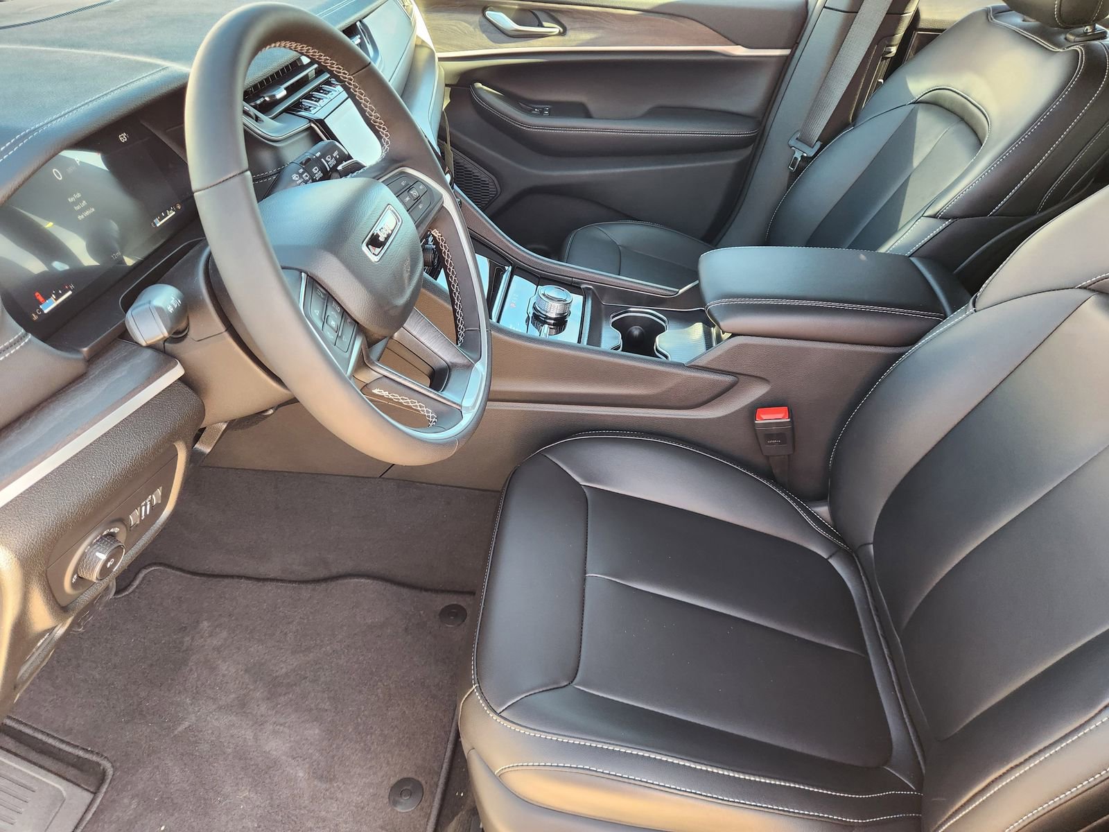 New 2025 Jeep Grand Cherokee L Limited image 12