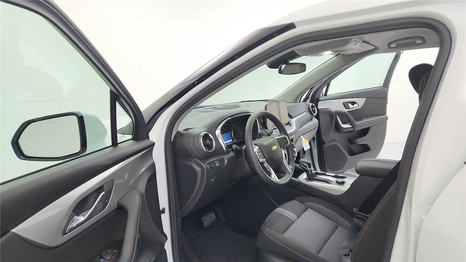 Used 2025 Chevrolet Blazer LT image 18