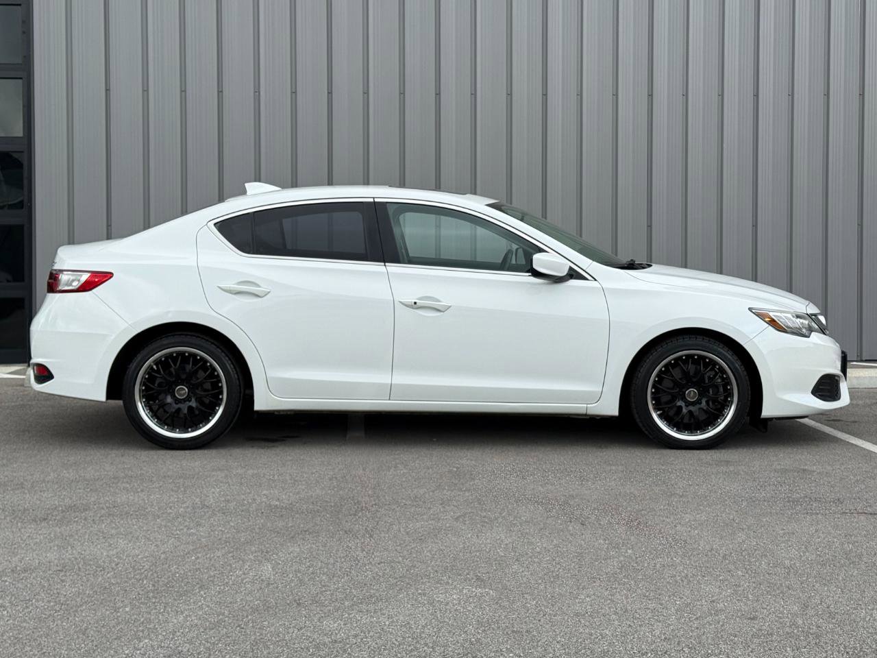 Used 2018 Acura ILX FWD image 4