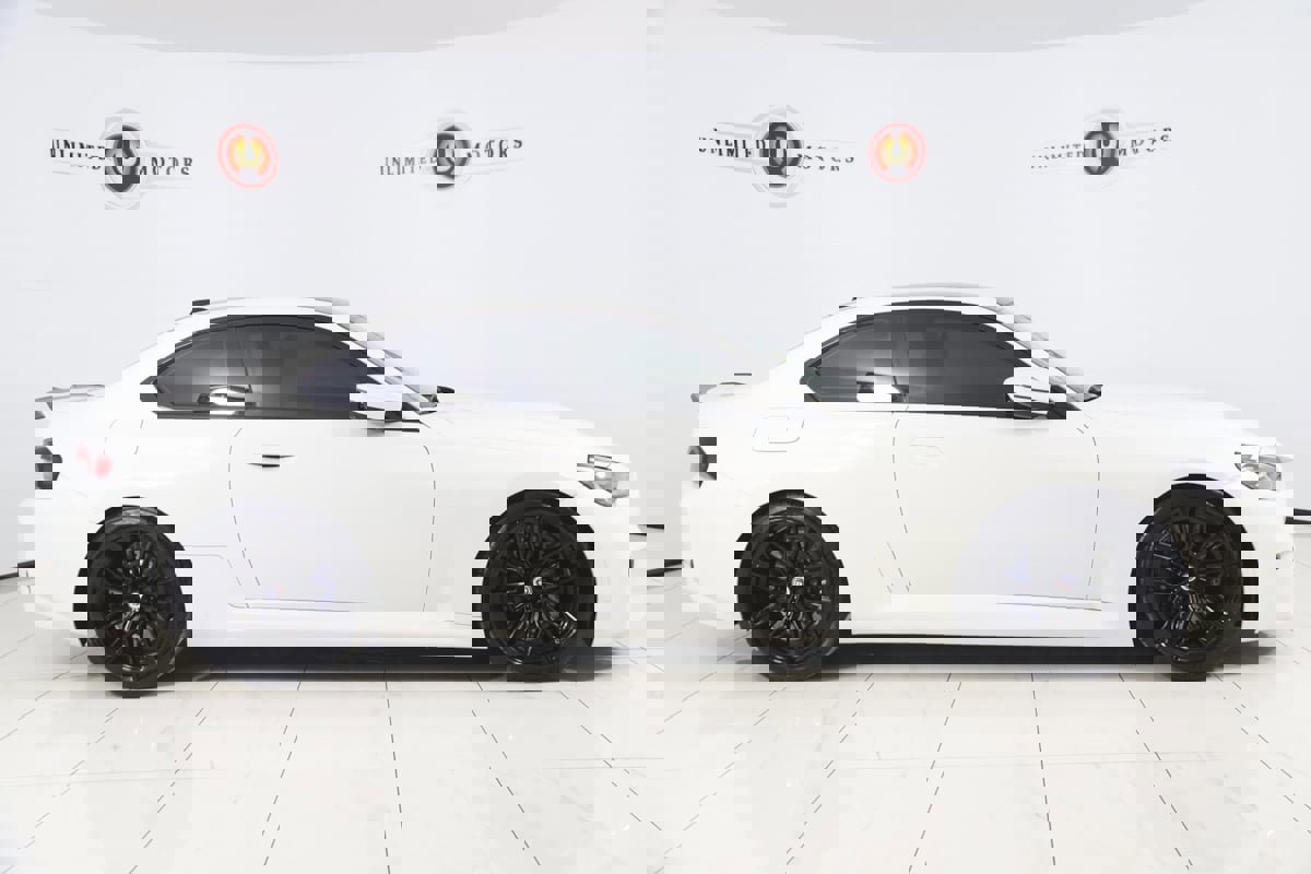 Used 2023 BMW M2 w/ Lighting Package image 2