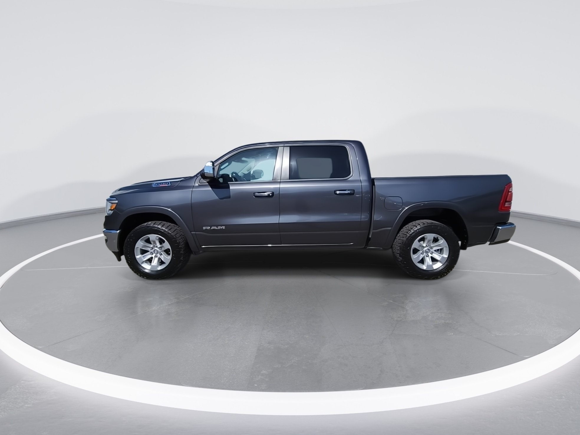 Used 2022 RAM 1500 Laramie AWD/4WD image 5