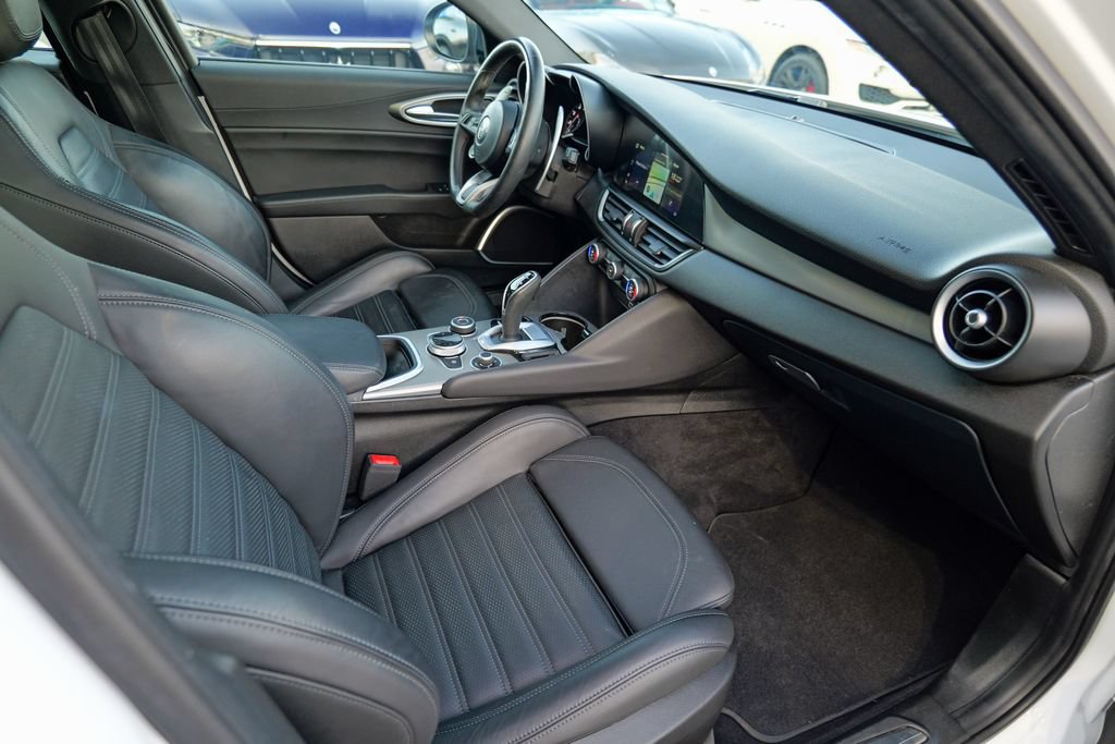 Used 2023 Alfa Romeo Giulia Veloce AWD/4WD image 33